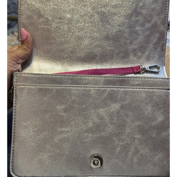 On 34th Purse Metallic Sliver New Crossbody Clutch - Picture 3 of 4